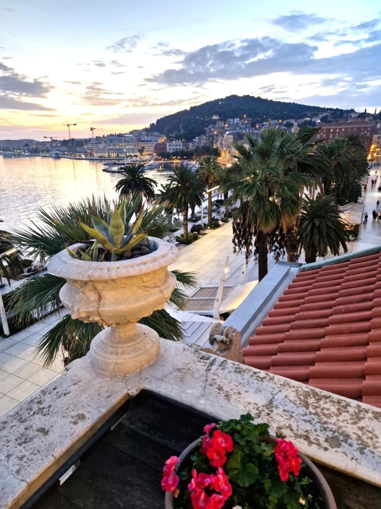 Riva Luxury Suites Split Bagian luar foto